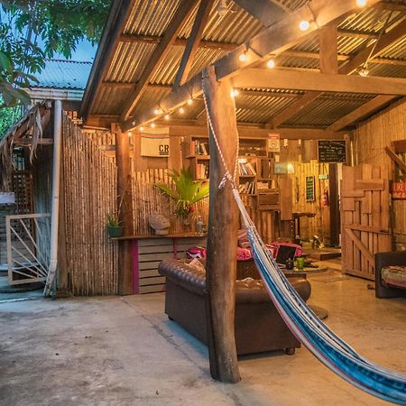 Roots Family Hostel Puerto Viejo de Talamanca Buitenkant foto