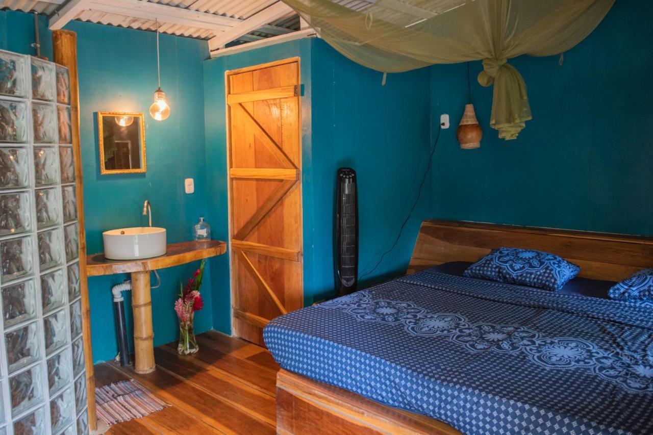 Roots Family Hostel Puerto Viejo de Talamanca Buitenkant foto