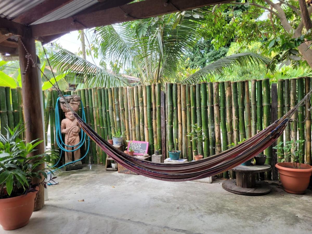 Roots Family Hostel Puerto Viejo de Talamanca Buitenkant foto