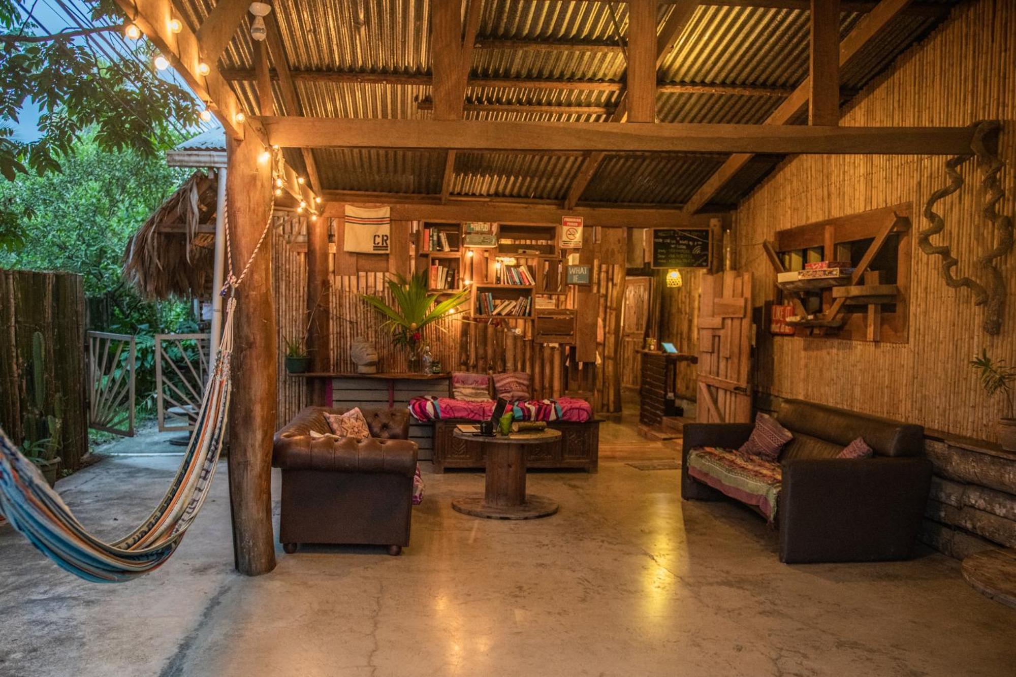 Roots Family Hostel Puerto Viejo de Talamanca Buitenkant foto