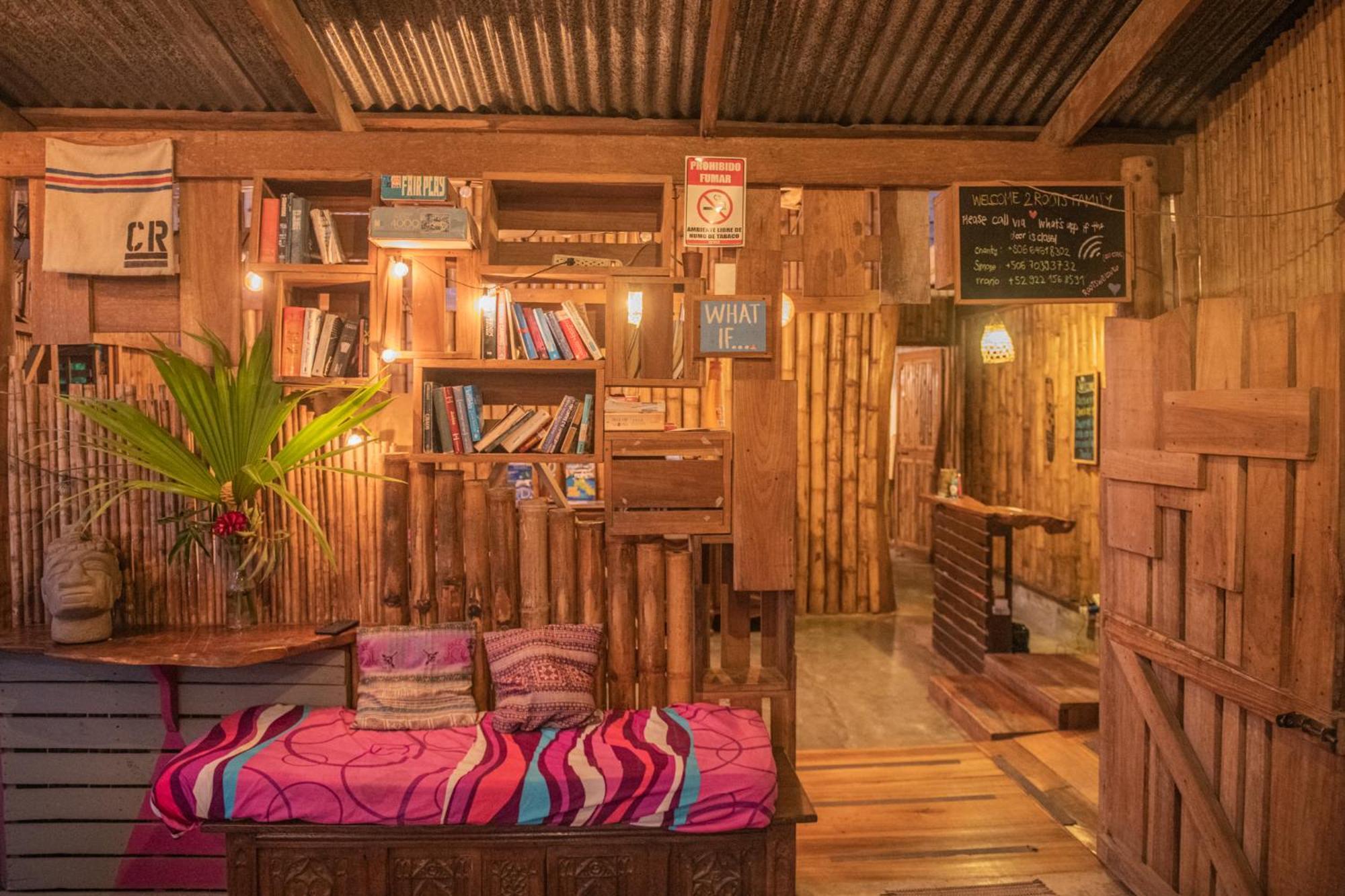 Roots Family Hostel Puerto Viejo de Talamanca Buitenkant foto