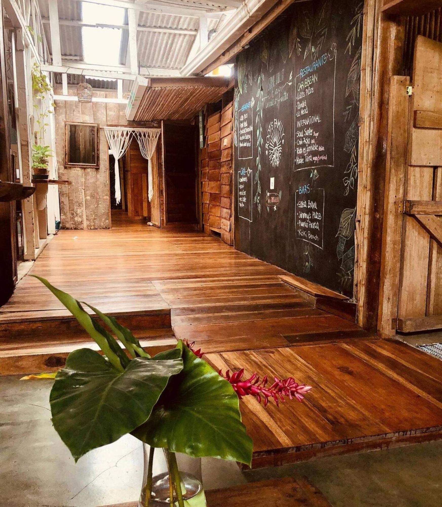 Roots Family Hostel Puerto Viejo de Talamanca Buitenkant foto